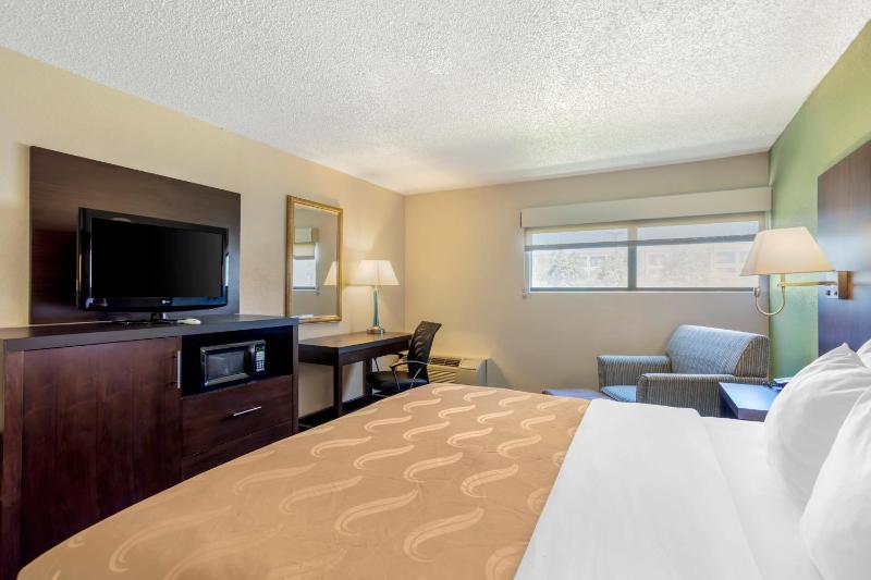 King Room - Accessible/Non-Smoking image 3