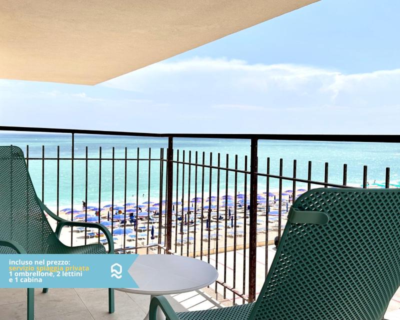 M389 - Marcelli nuovo trilocale sul mare con spiaggia privata - image 1
