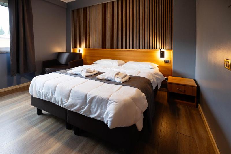 Standard Double or Twin Room image 4