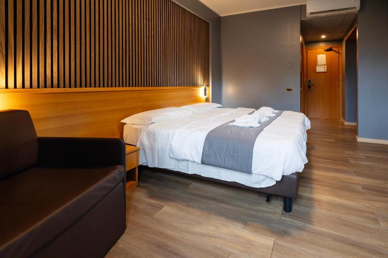 Standard Double or Twin Room image 2