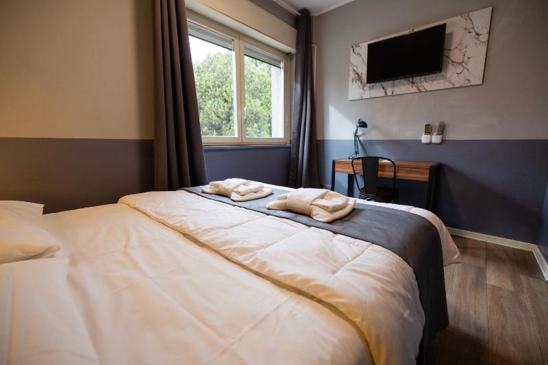 Standard Single Room image 4
