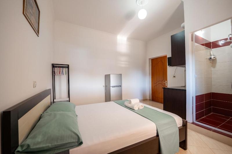 Double Room with Balcony image 1