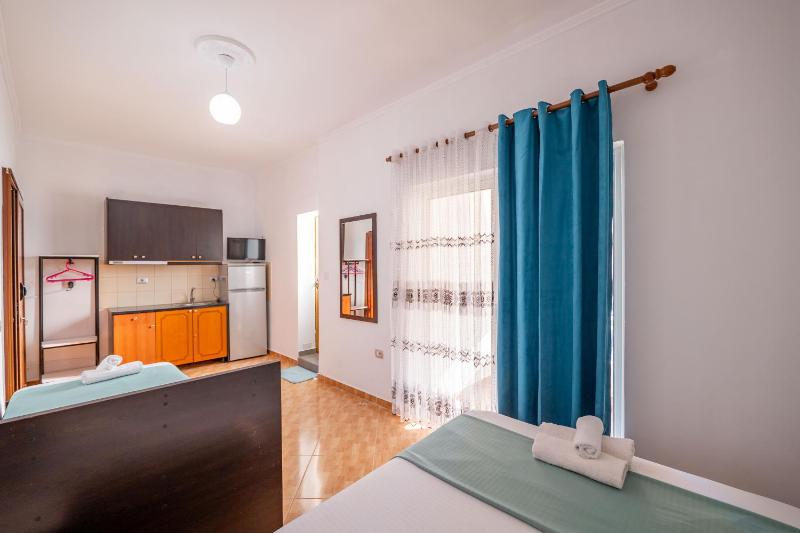 Triple Room with Balcony image 1