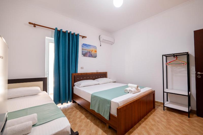 Triple Room with Balcony image 3