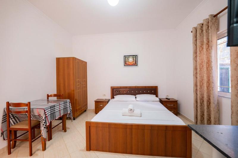 Double Room with Garden View image 4