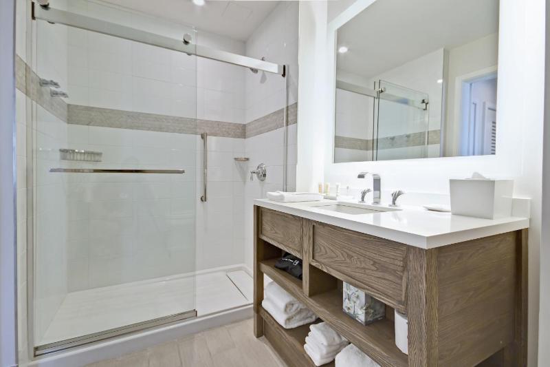 One-Bedroom Apartment image 4
