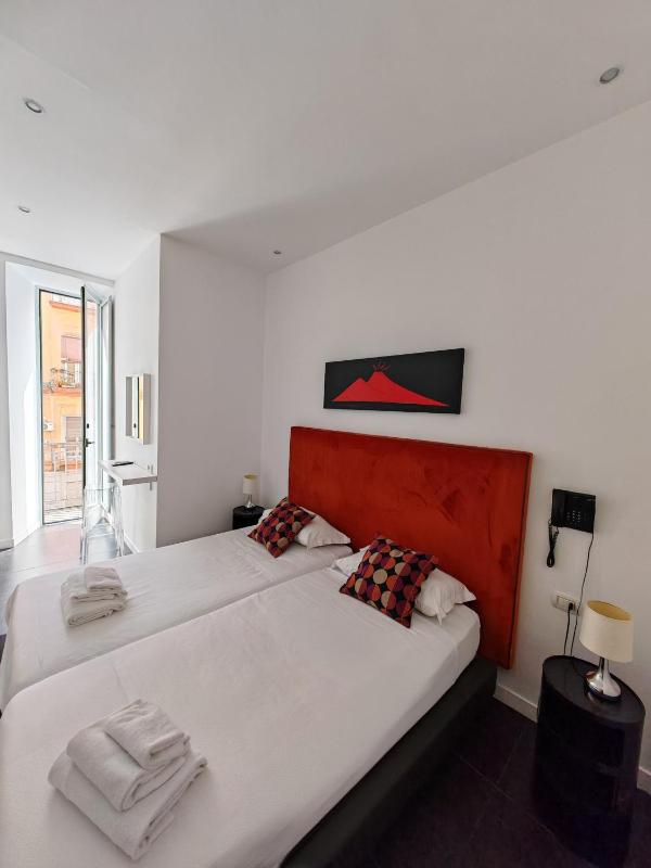 Standard Twin Room image 4