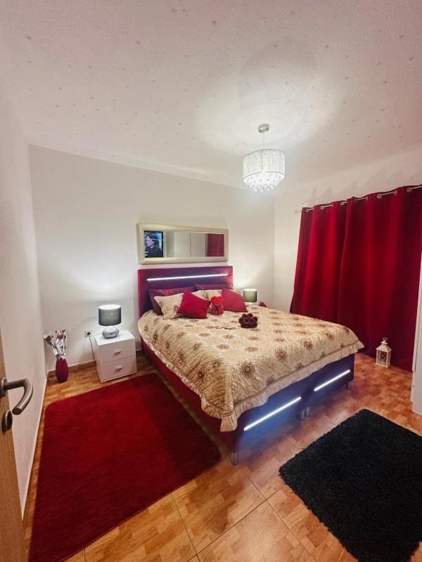 Deluxe Apartment image 2
