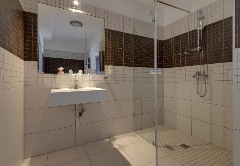 Studio Apartment image 2