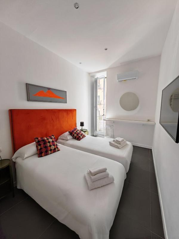Standard Twin Room image 1