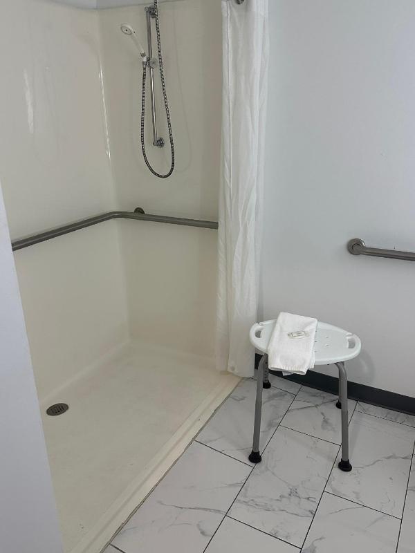 King Room - Disability Access image 3