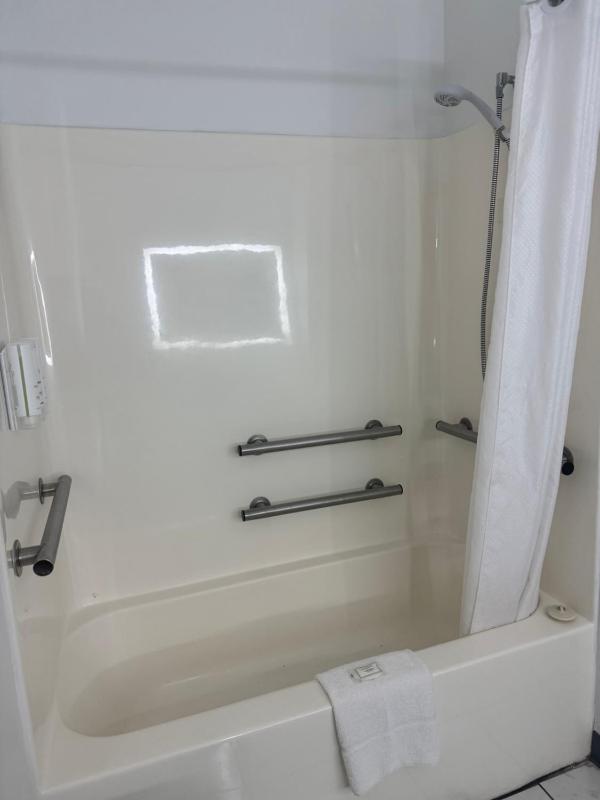 Queen Room with Two Queen Beds - Disability Access image 2