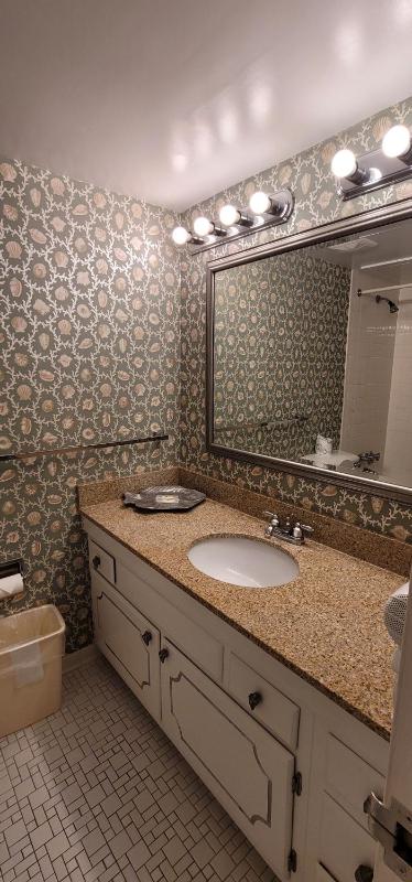 The Colony Condominiums - image 10