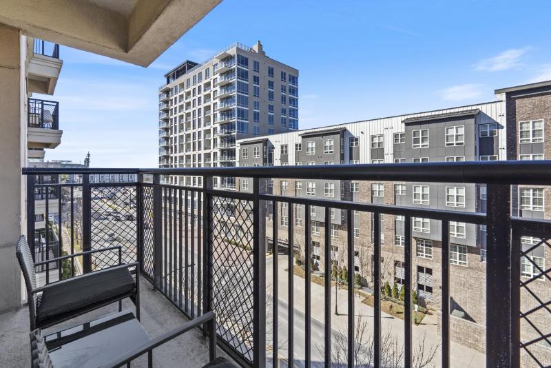 Urban Oasis - Balcony Free Parking Views Gym - image 13