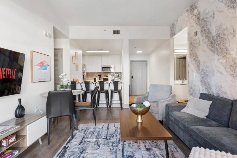 Cozy City Charm - Spacious Parking Balcony Gym - image 24