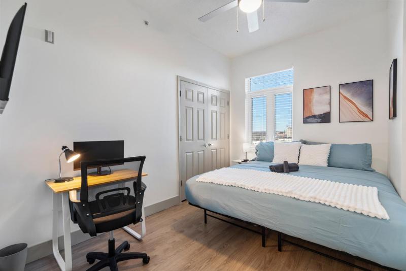 Cozy City Charm - Spacious Parking Balcony Gym - image 17