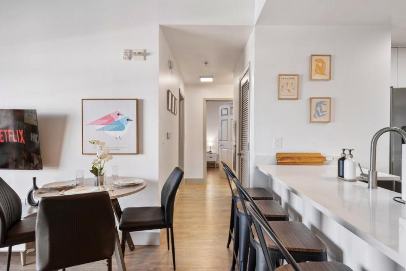 Cozy City Charm - Spacious Parking Balcony Gym - image 19