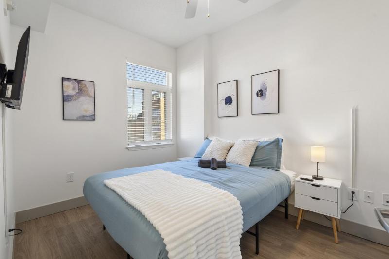 Cozy City Charm - Spacious Parking Balcony Gym - image 25