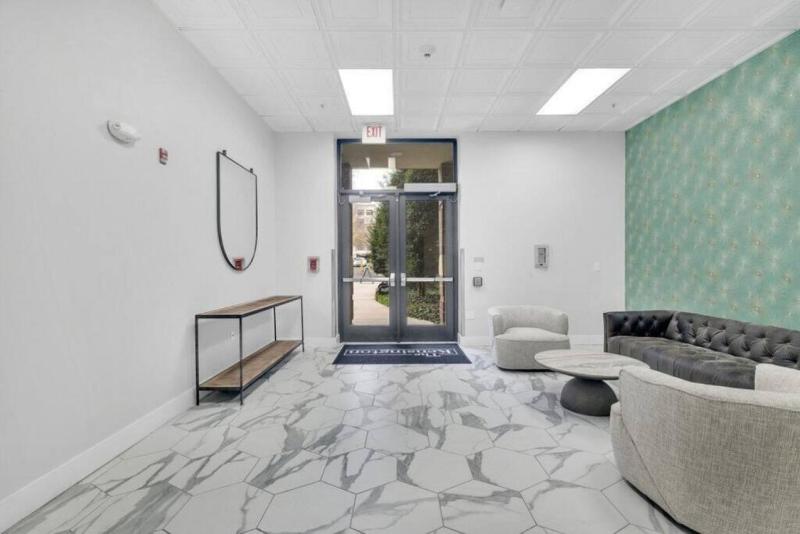 The Tar Heel - Stylish 4BR with City Views - Free Parking - Gym - image 19