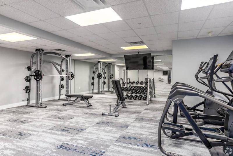 The Tar Heel - Stylish 4BR with City Views - Free Parking - Gym - image 27