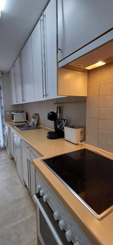 Apartamento de tres dormitorios muy espacioso con jardines y piscinas - image 10