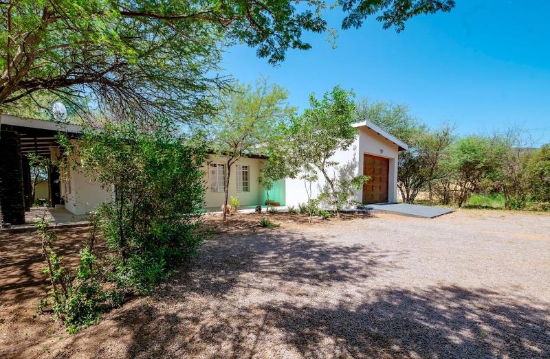 The Bush Cottage at Mokolodi Gaborone - image 11