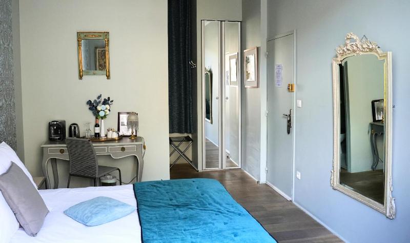 Deluxe Double Room image 1