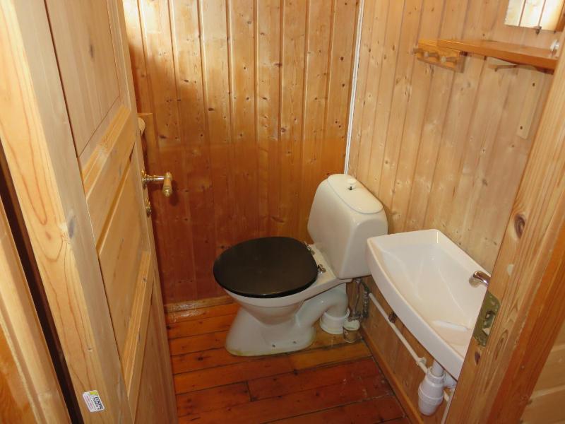 Large Two-Bedroom Cottage with Shared Shower image 2