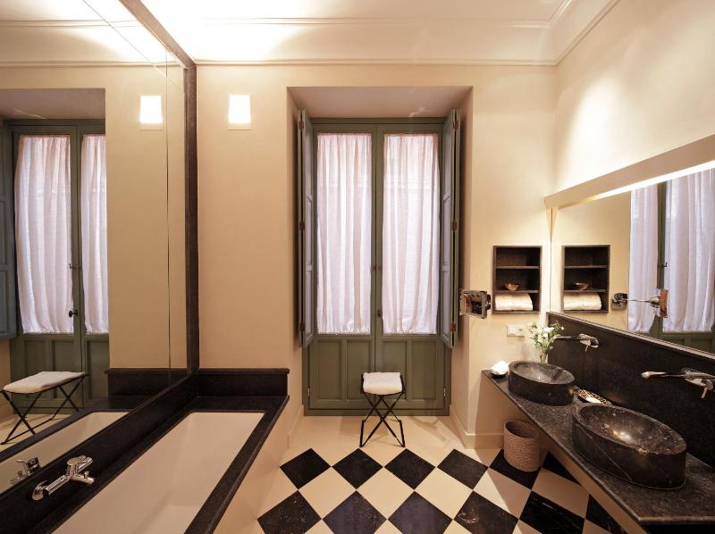 Junior Suite image 2
