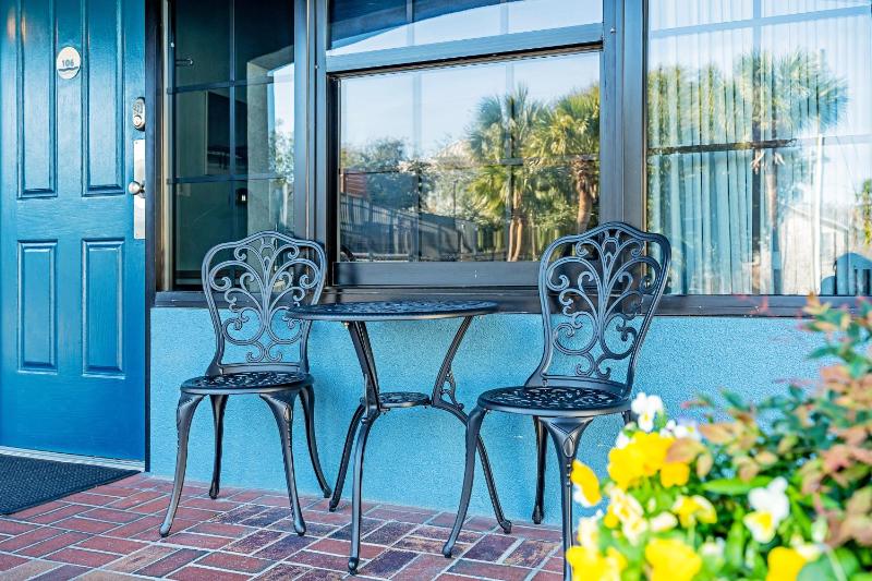 Beachside Inn - image 21