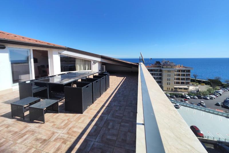 Rotolo Suite 601 - image 9