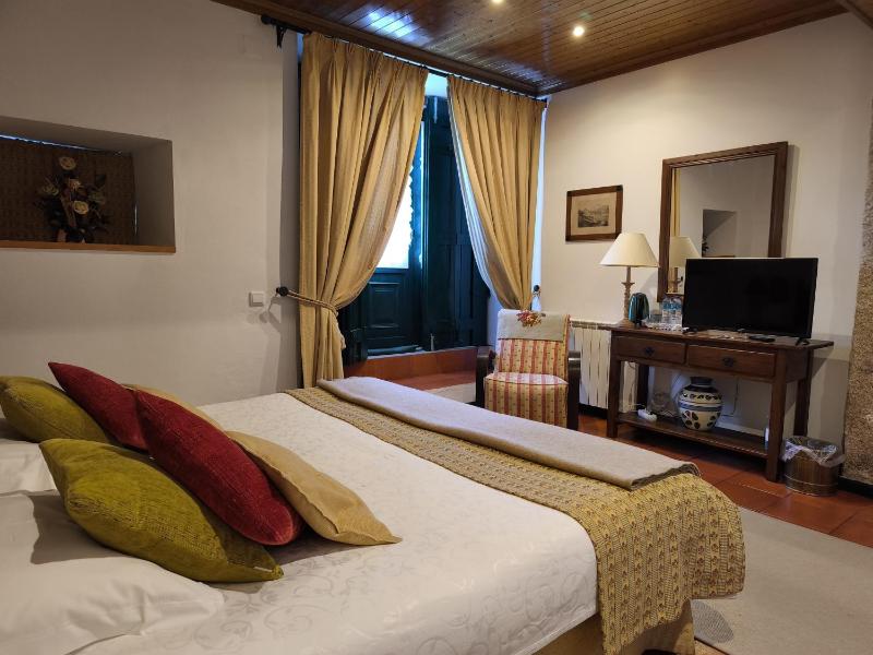 Standard Double Room image 4