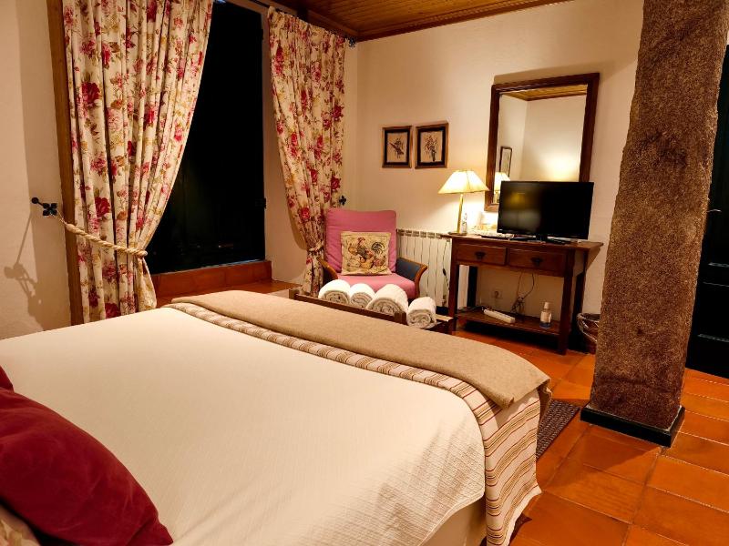 Standard Double Room image 2