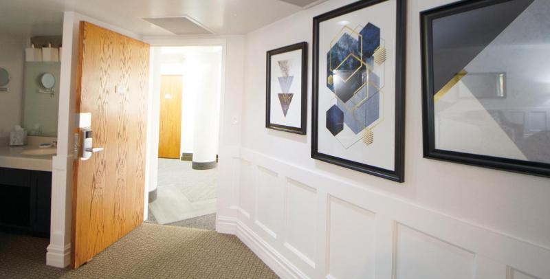 Deluxe King Room image 4
