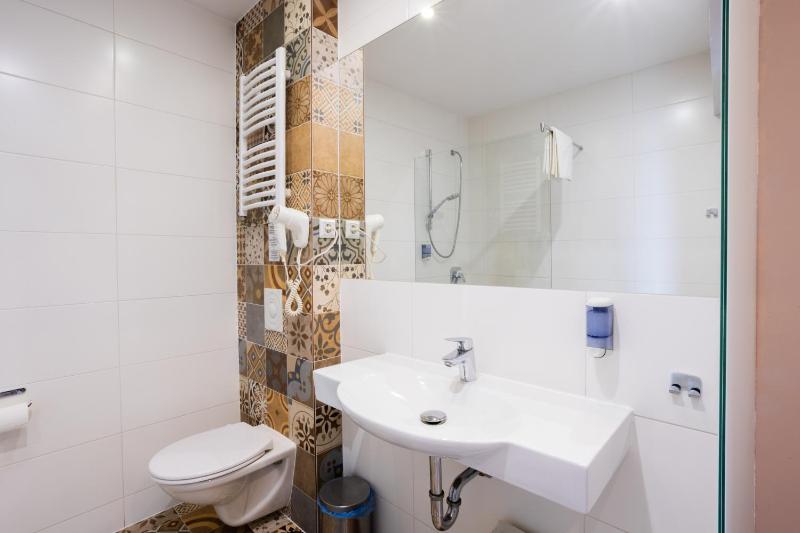 Deluxe Double or Twin Room image 4