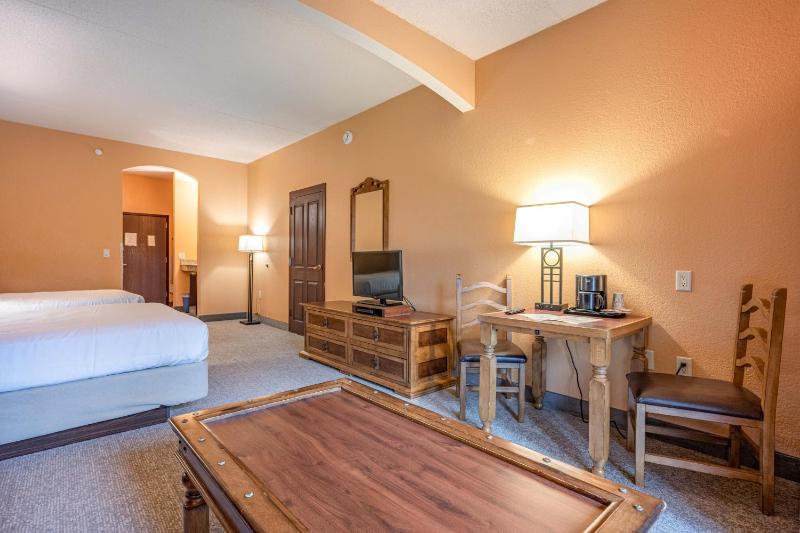 Junior Condo Suite with River View - Non-Smoking image 3