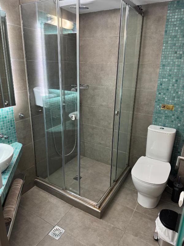 Economy Double or Twin Room image 4