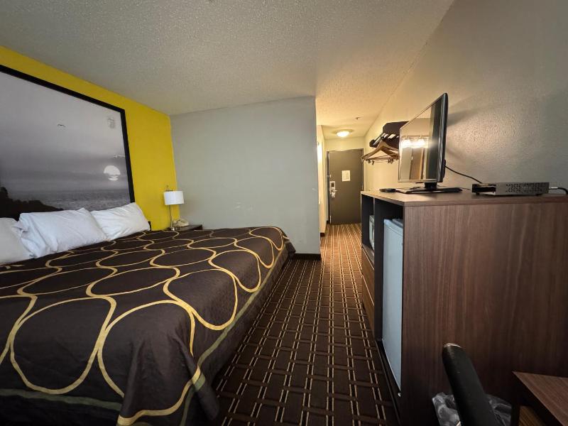 Queen Room - Disability Access - Non-Smoking image 3