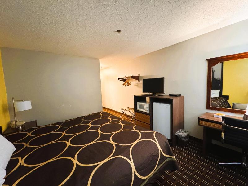 King Room - Non-Smoking image 3
