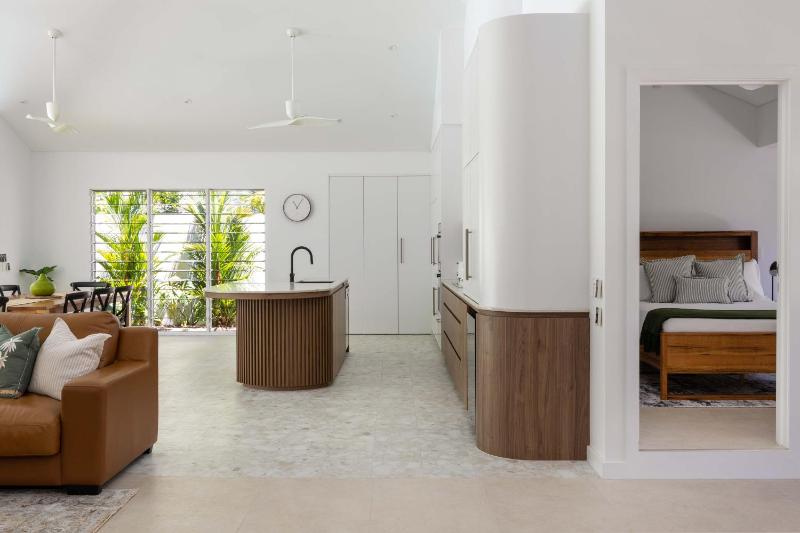 Tropical Home by the Beach - image 22