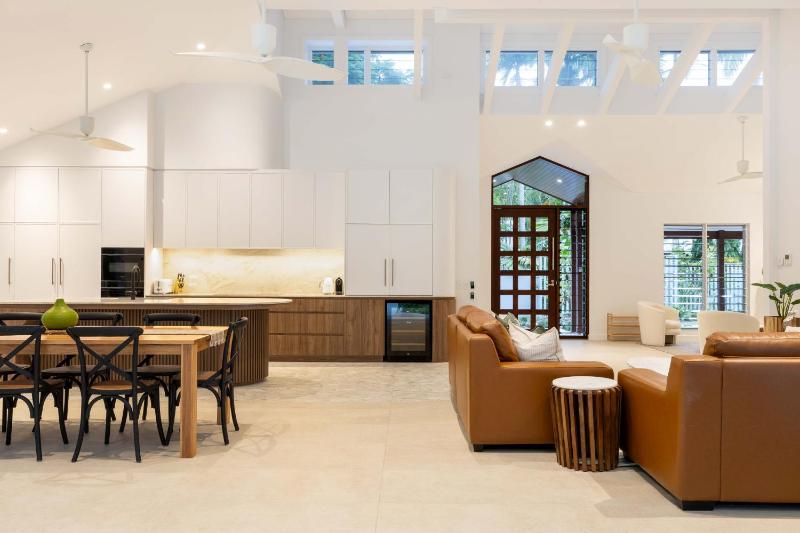 Tropical Home by the Beach - image 20