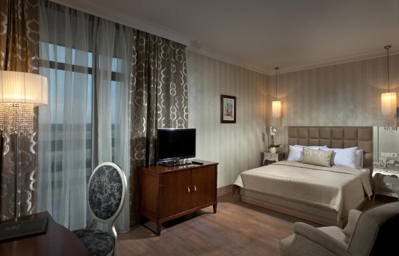 Classic Double Room - Golf View image 2
