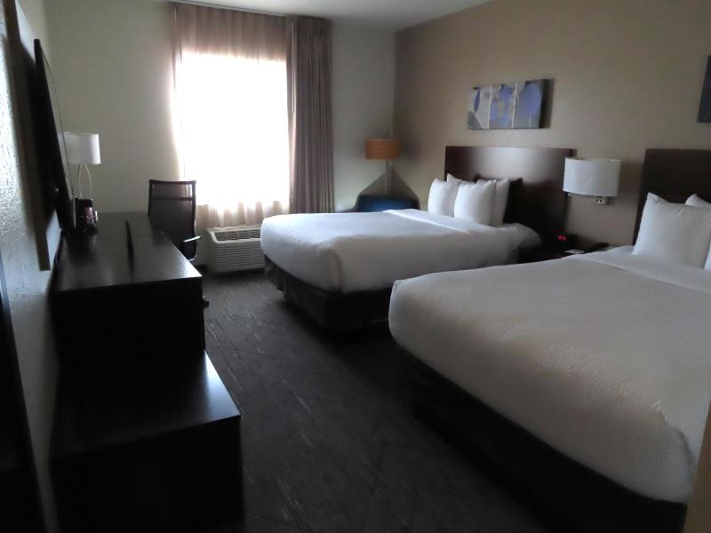 Queen Suite with Two Queen Beds - Non-Smoking image 2