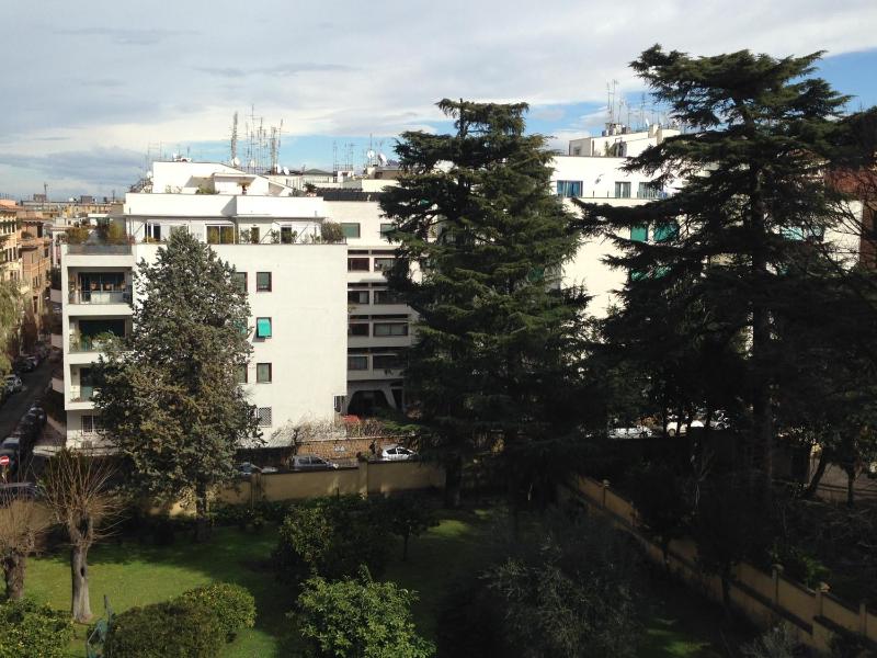 Double Room with Shared Bathroom image 3