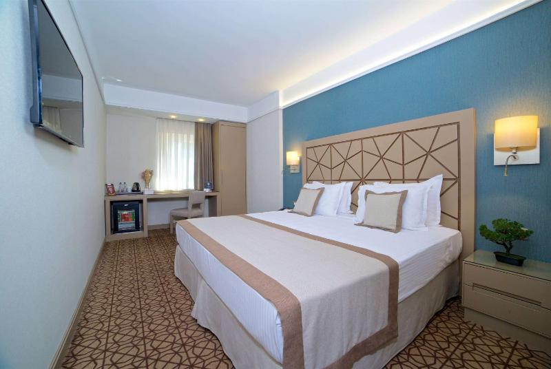 Standard King Room image 1