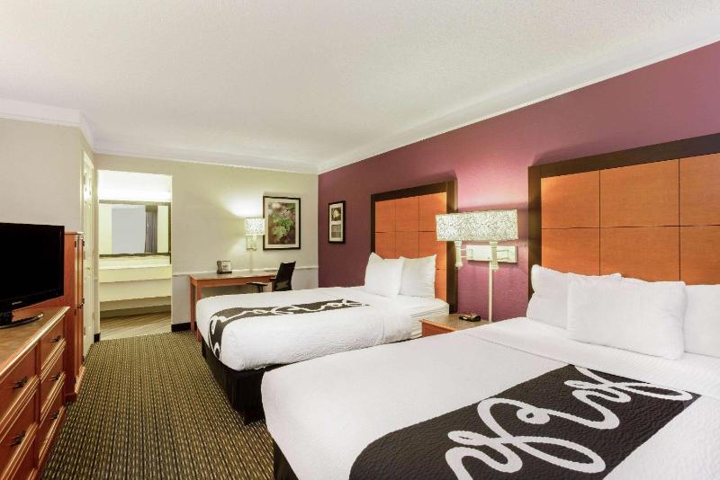 Double Room with Two Double Beds image 3