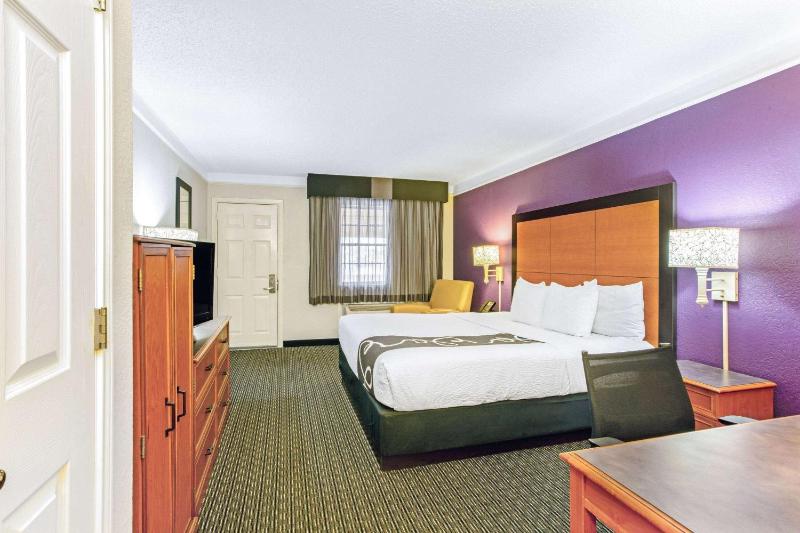 King Room image 3