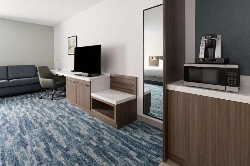 King Room with Bath Tub - Mobility Access image 3
