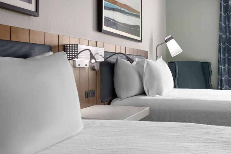 Queen Room with Two Queen Beds image 3