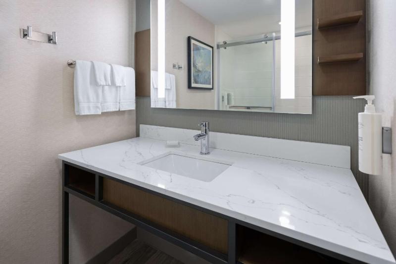 King Room image 4